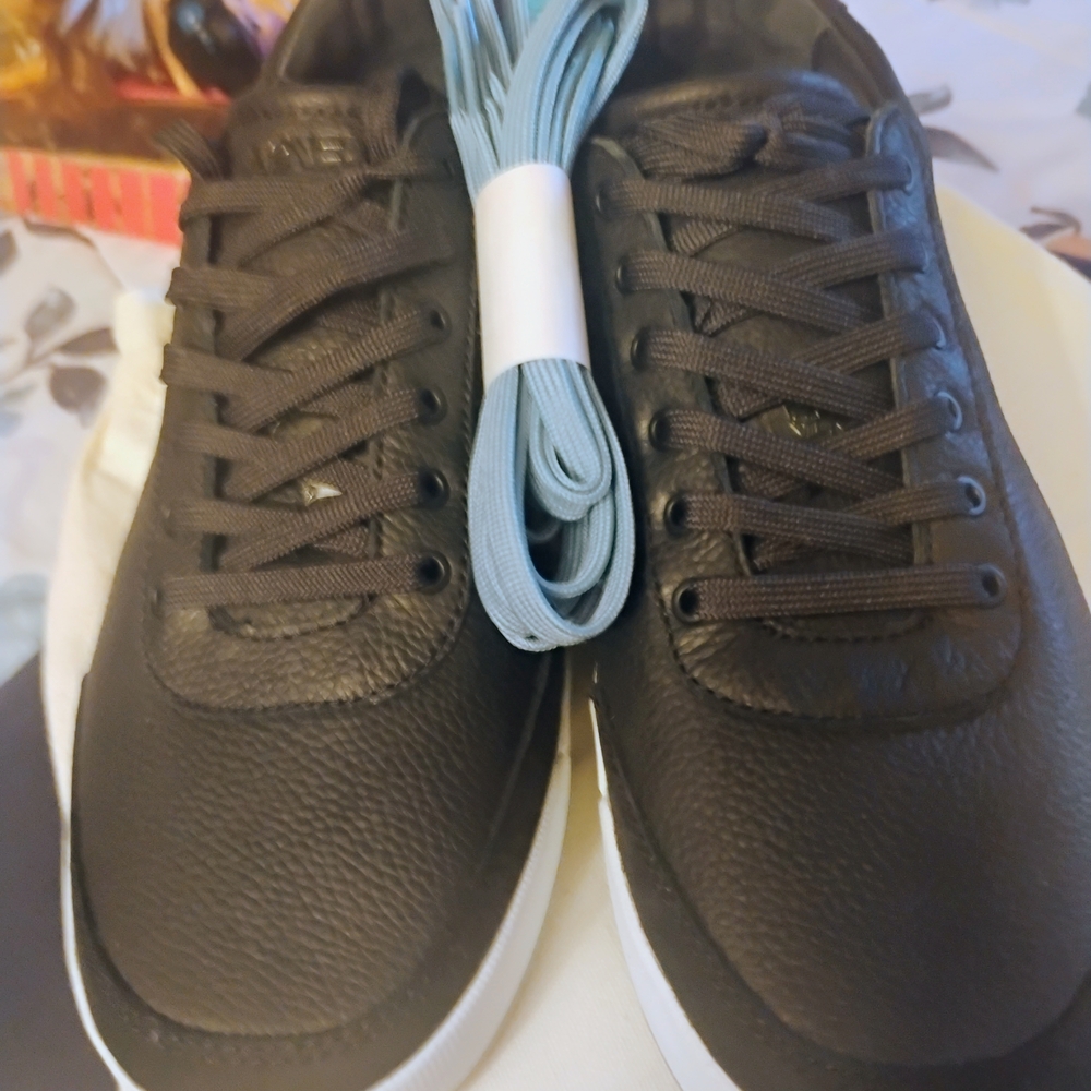 New Balance Black Leather Sneakers NOVELLA